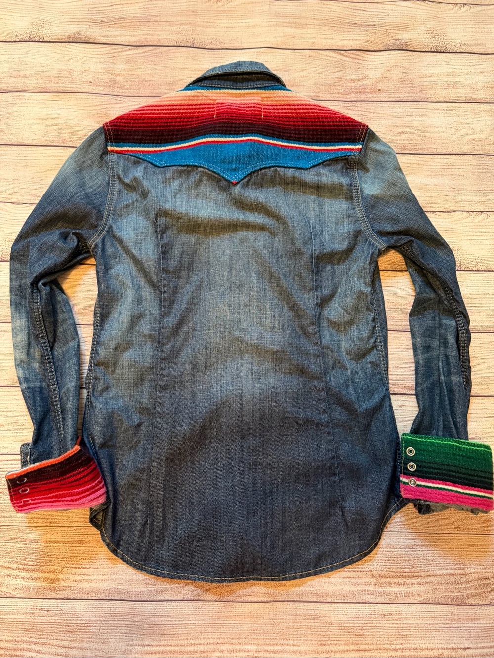 True Religion Rare Distressed Denim Georgia Baja Western Aztec Shirt Size Small - Picture 4 of 7